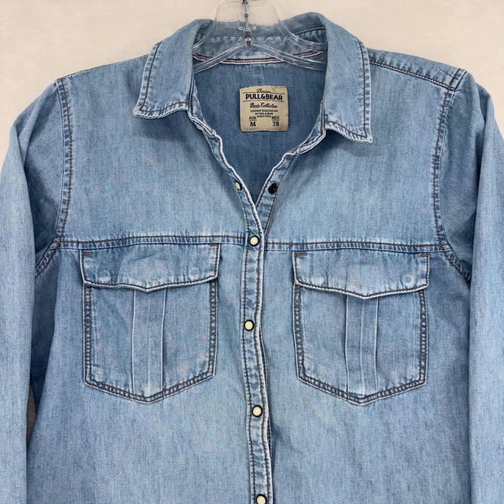 Pull&Bear Basic Collection Denim Shirt Light Wash Snap Button Down Womens Medium
